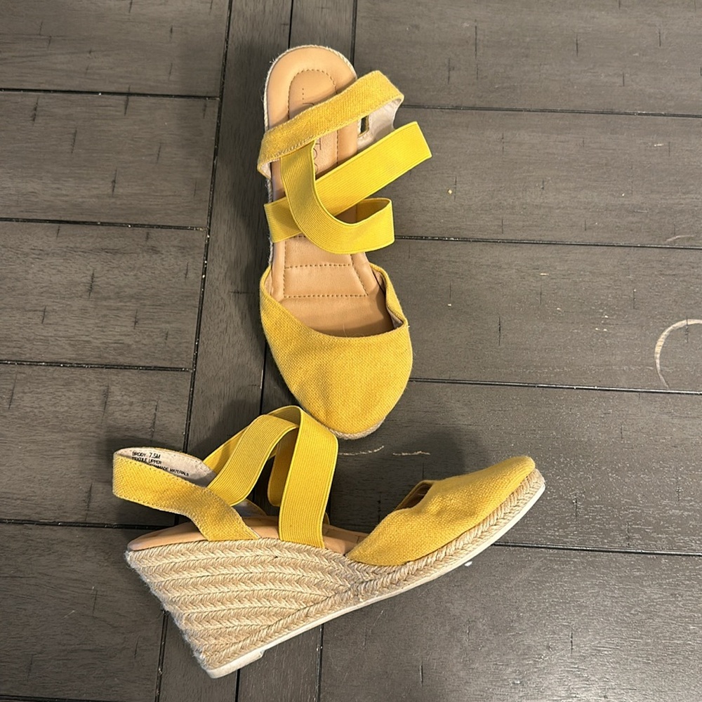 Adorable Yellow Wedged Sandals